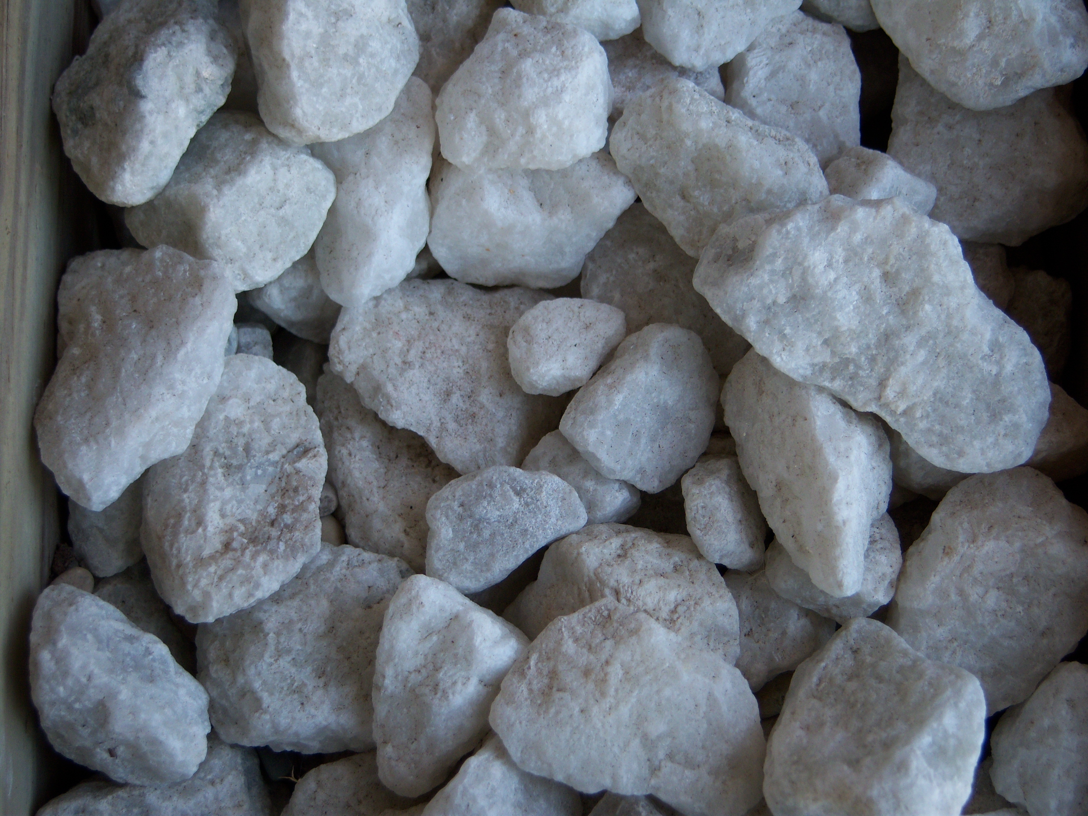 Spanish marble chips. Мраморная крошка картинки.